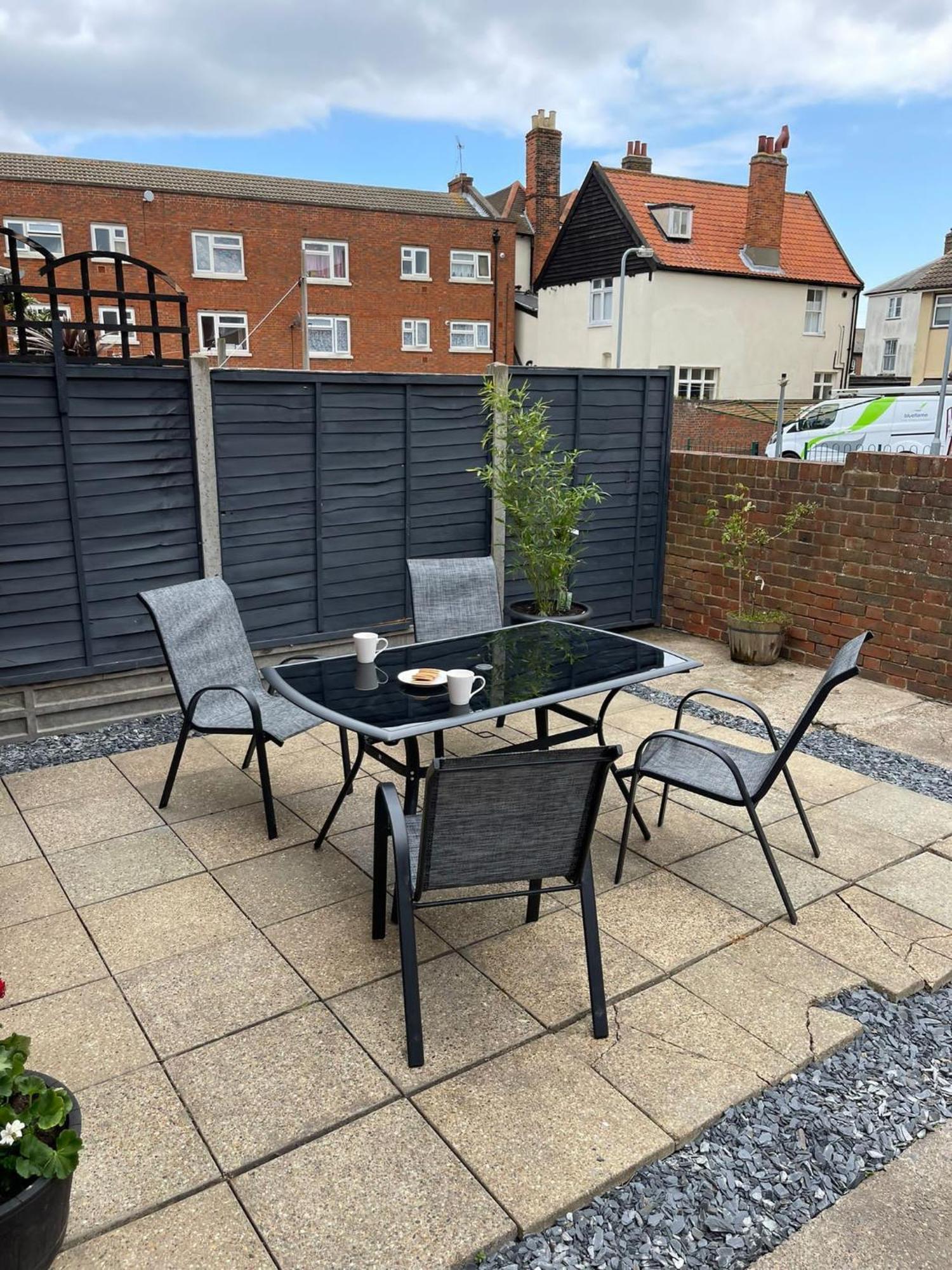Sea Breeze Is Next To The Beach & Harbour Harwich Exterior foto